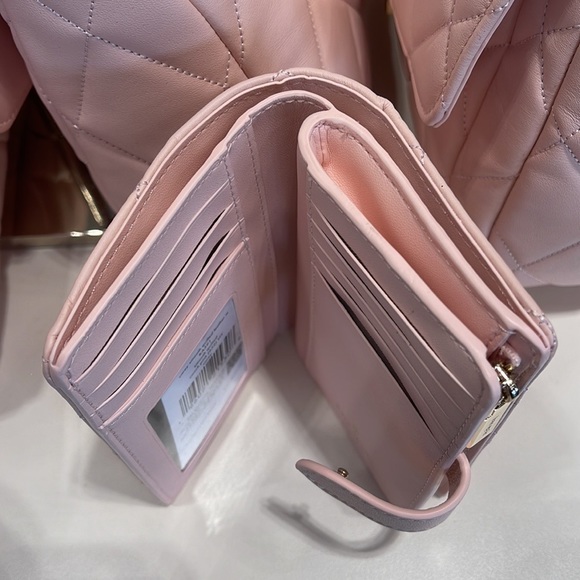 Kate Spade Carey Medium Compartment Bifold Wallet
COLOR: Conch Pink - Picture 13 of 16